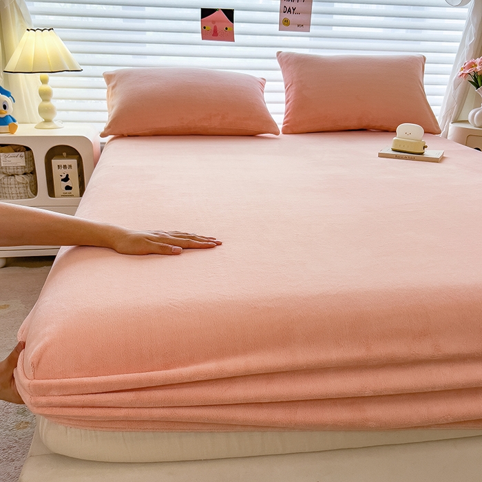 91家纺网 家纺一手货源 找家纺 丽美人家纺 2025秋冬新款牛奶绒纯色单床笠 杜鹃粉