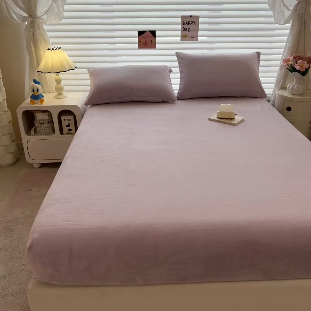 91家纺网 家纺一手货源 找家纺 丽美人家纺 2025秋冬新款牛奶绒纯色单床笠 蔷薇紫