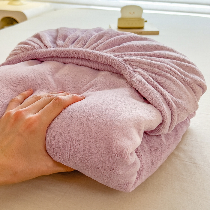 91家纺网 家纺一手货源 找家纺 丽美人家纺 2025秋冬新款牛奶绒纯色单床笠 蔷薇紫