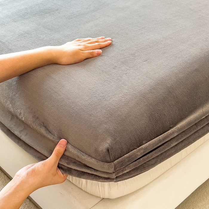 91家纺网 家纺一手货源 找家纺 丽美人家纺 2025秋冬新款牛奶绒纯色单床笠 大麦灰