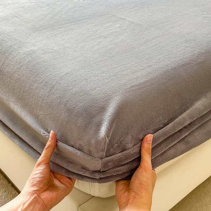 91家纺网 家纺一手货源 找家纺 丽美人家纺 2025秋冬新款牛奶绒纯色单床笠 抹茶灰