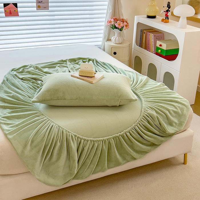 91家纺网 家纺一手货源 找家纺 丽美人家纺 2025秋冬新款牛奶绒纯色单床笠 藕荷绿