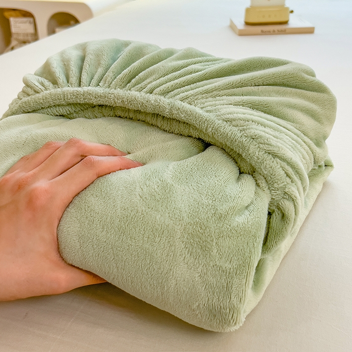 91家纺网 家纺一手货源 找家纺 丽美人家纺 2025秋冬新款牛奶绒纯色单床笠 藕荷绿