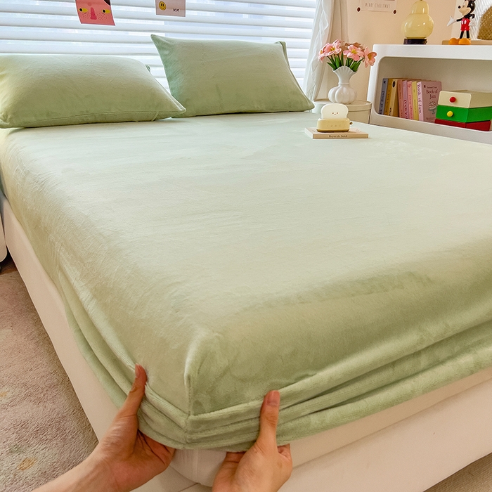 91家纺网 家纺一手货源 找家纺 丽美人家纺 2025秋冬新款牛奶绒纯色单床笠 藕荷绿