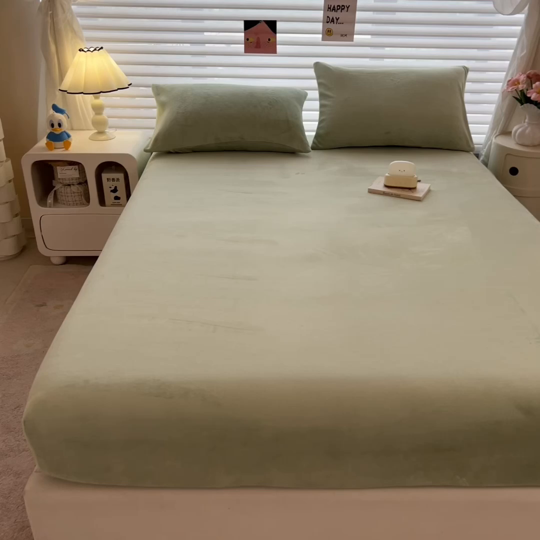 91家纺网 家纺一手货源 找家纺 丽美人家纺 2025秋冬新款牛奶绒纯色单床笠 藕荷绿