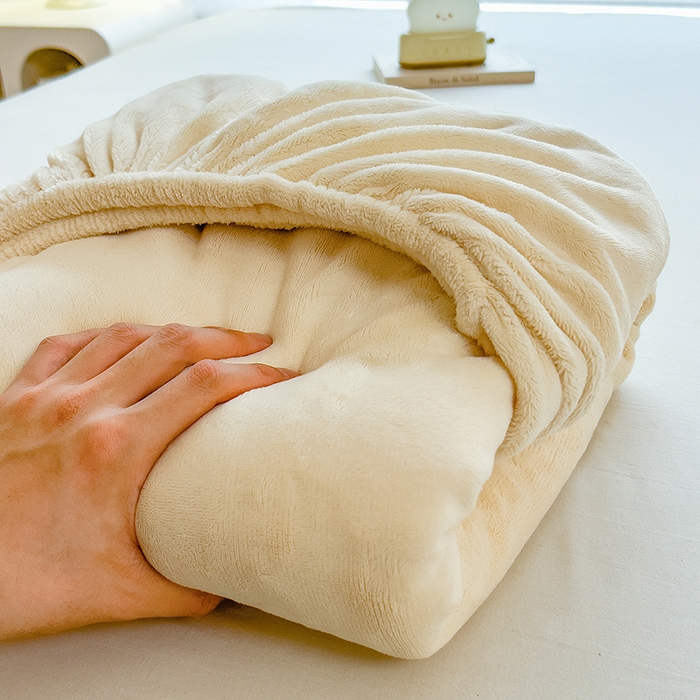 91家纺网 家纺一手货源 找家纺 丽美人家纺 2025秋冬新款牛奶绒纯色单床笠 茶花白