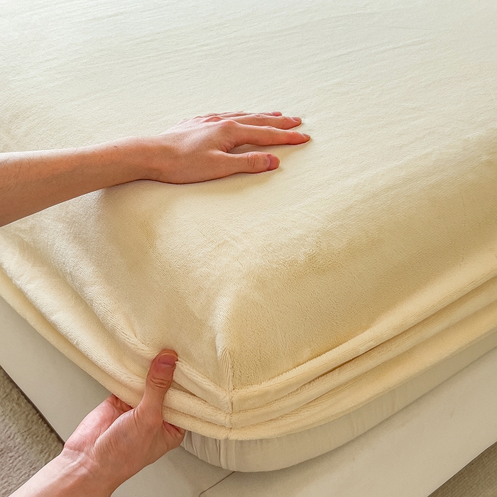 91家纺网 家纺一手货源 找家纺 丽美人家纺 2025秋冬新款牛奶绒纯色单床笠 茶花白