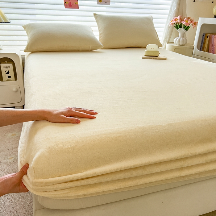 91家纺网 家纺一手货源 找家纺 丽美人家纺 2025秋冬新款牛奶绒纯色单床笠 茶花白