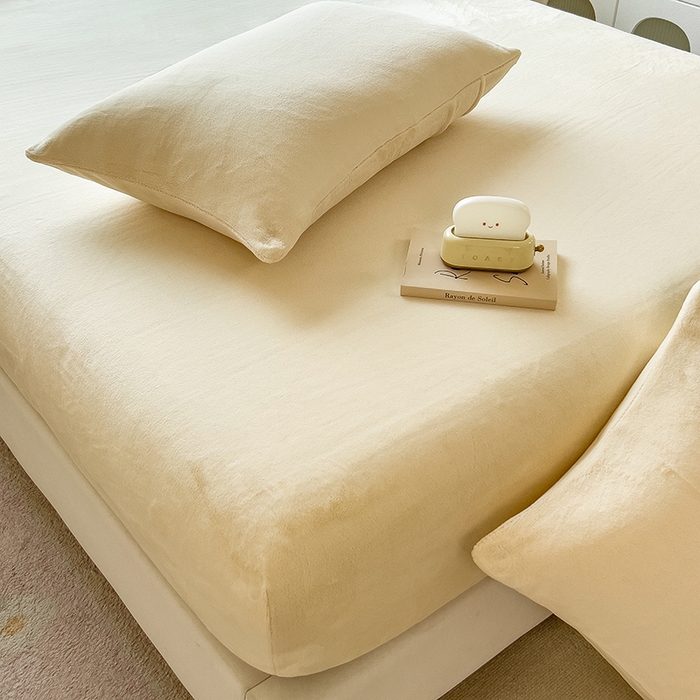 91家纺网 家纺一手货源 找家纺 丽美人家纺 2025秋冬新款牛奶绒纯色单床笠 茶花白