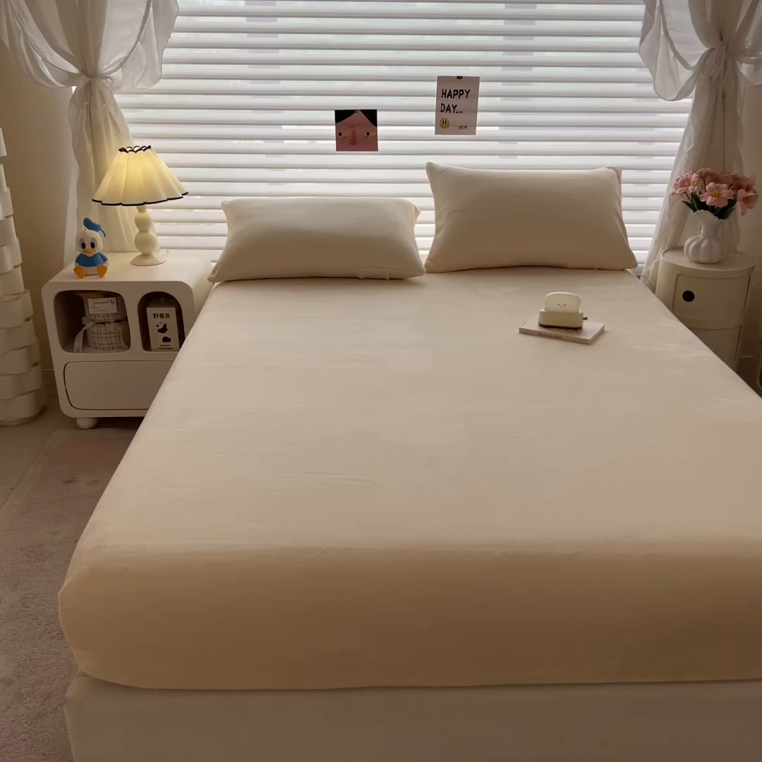 91家纺网 家纺一手货源 找家纺 丽美人家纺 2025秋冬新款牛奶绒纯色单床笠 茶花白