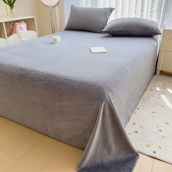 91家纺网 家纺一手货源 找家纺 丽美人家纺 2025秋冬新款牛奶绒纯色单床单 大麦灰