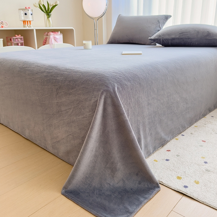 91家纺网 家纺一手货源 找家纺 丽美人家纺 2025秋冬新款牛奶绒纯色单床单 大麦灰
