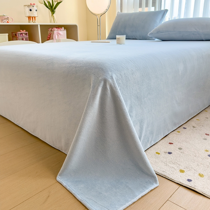 91家纺网 家纺一手货源 找家纺 丽美人家纺 2025秋冬新款牛奶绒纯色单床单 海天蓝