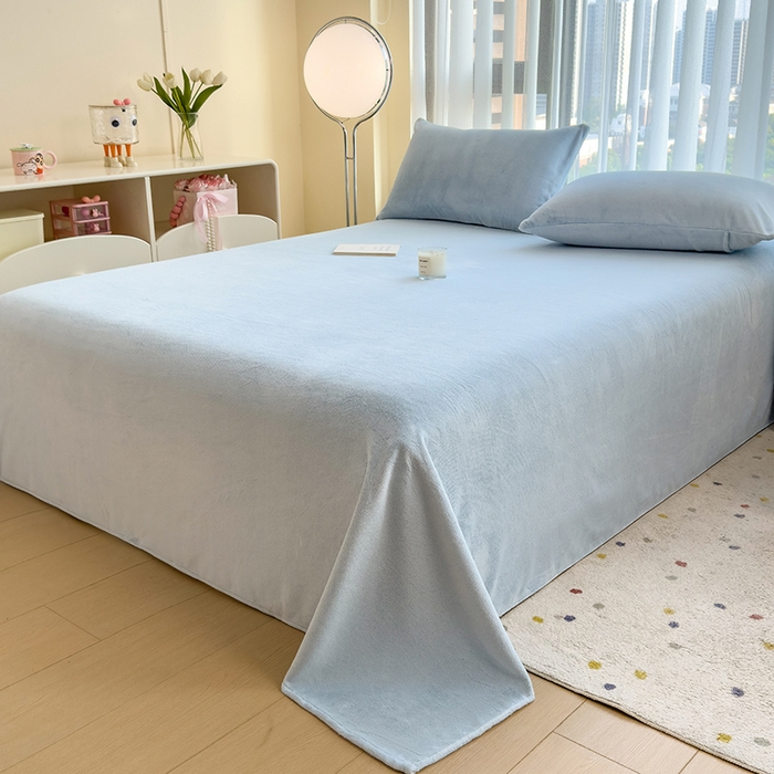 91家纺网 家纺一手货源 找家纺 丽美人家纺 2025秋冬新款牛奶绒纯色单床单 海天蓝