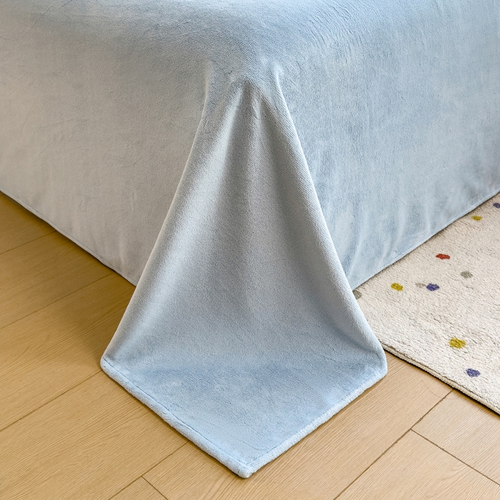 91家纺网 家纺一手货源 找家纺 丽美人家纺 2025秋冬新款牛奶绒纯色单床单 海天蓝