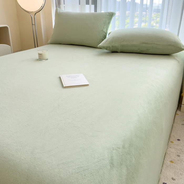 91家纺网 家纺一手货源 找家纺 丽美人家纺 2025秋冬新款牛奶绒纯色单床单 藕荷绿