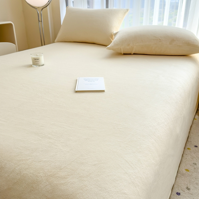 91家纺网 家纺一手货源 找家纺 丽美人家纺 2025秋冬新款牛奶绒纯色单床单 茶花白