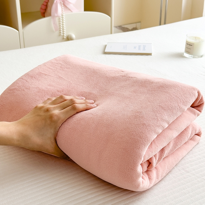 91家纺网 家纺一手货源 找家纺 丽美人家纺 2025秋冬新款牛奶绒纯色单床单 杜鹃粉