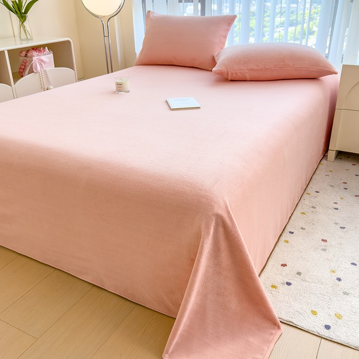 91家纺网 家纺一手货源 找家纺 丽美人家纺 2025秋冬新款牛奶绒纯色单床单 杜鹃粉