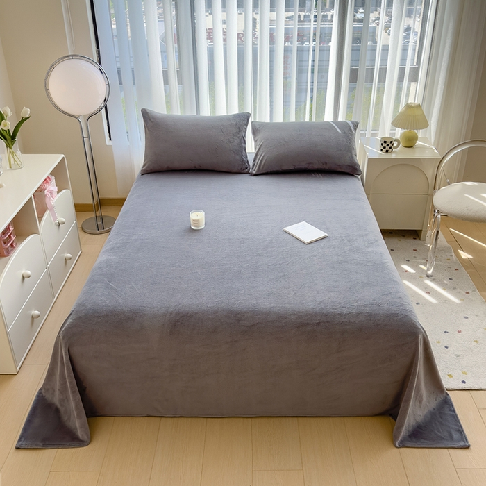 91家纺网 家纺一手货源 找家纺 丽美人家纺 2025秋冬新款牛奶绒纯色单床单 大麦灰