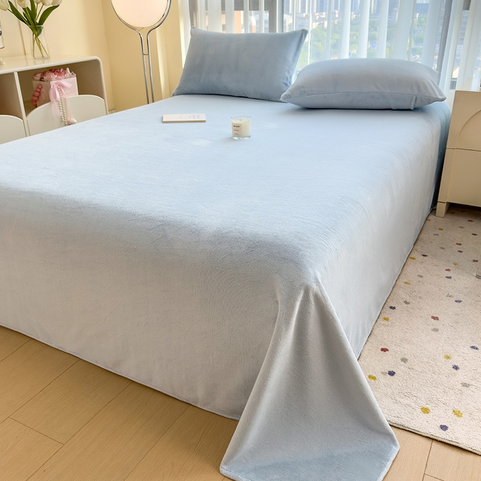 91家纺网 家纺一手货源 找家纺 丽美人家纺 2025秋冬新款牛奶绒纯色单床单 海天蓝