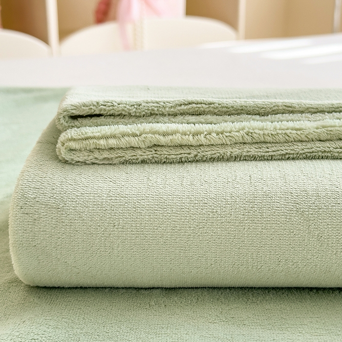 91家纺网 家纺一手货源 找家纺 丽美人家纺 2025秋冬新款牛奶绒纯色单床单 藕荷绿