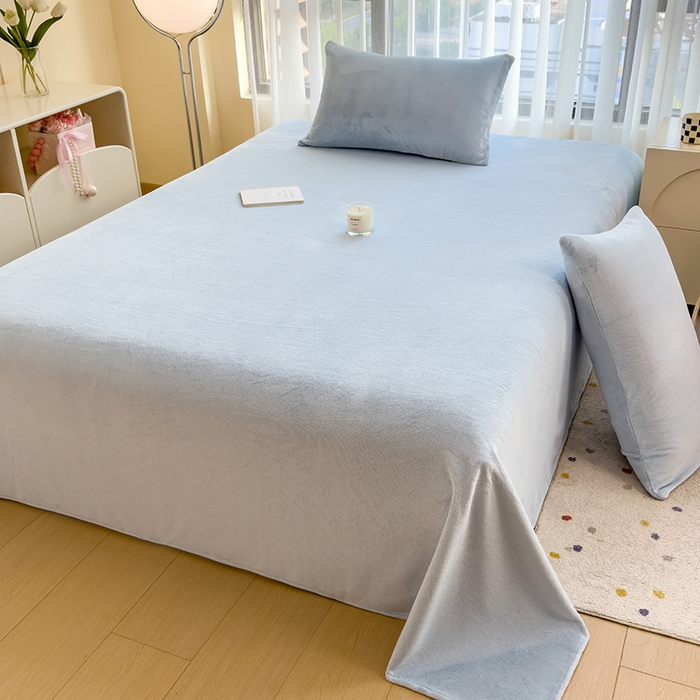 91家纺网 家纺一手货源 找家纺 丽美人家纺 2025秋冬新款牛奶绒纯色单床单 海天蓝