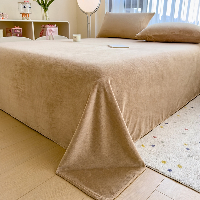 91家纺网 家纺一手货源 找家纺 丽美人家纺 2025秋冬新款牛奶绒纯色单床单 鸭嘴咖