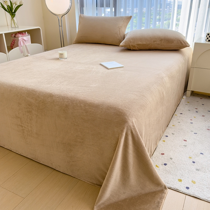 91家纺网 家纺一手货源 找家纺 丽美人家纺 2025秋冬新款牛奶绒纯色单床单 鸭嘴咖