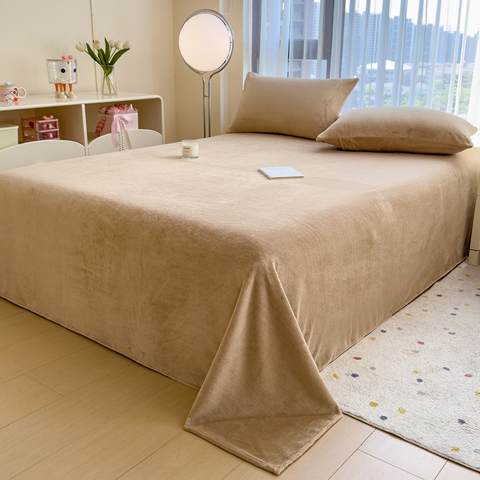 91家纺网 家纺一手货源 找家纺 丽美人家纺 2025秋冬新款牛奶绒纯色单床单 鸭嘴咖