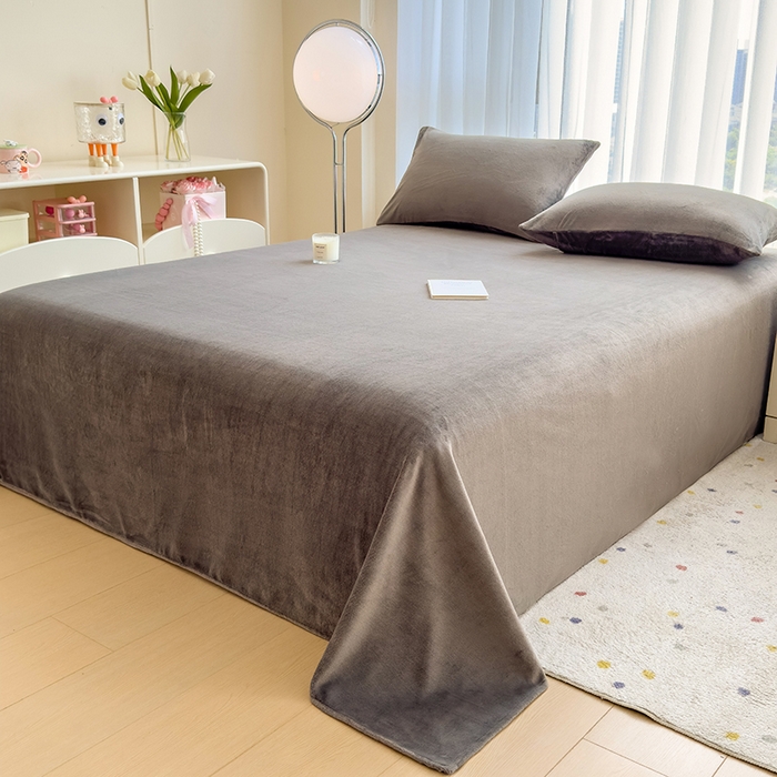 91家纺网 家纺一手货源 找家纺 丽美人家纺 2025秋冬新款牛奶绒纯色单床单 抹茶灰