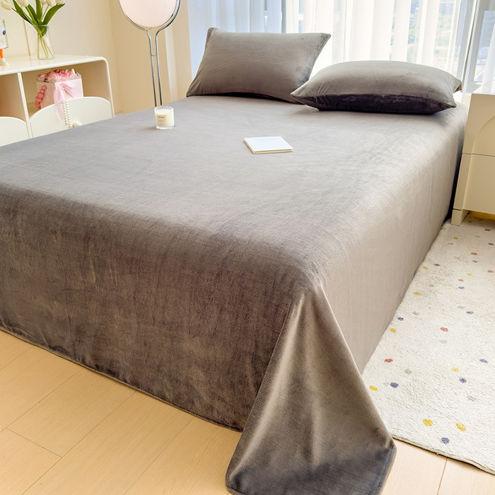 91家纺网 家纺一手货源 找家纺 丽美人家纺 2025秋冬新款牛奶绒纯色单床单 抹茶灰