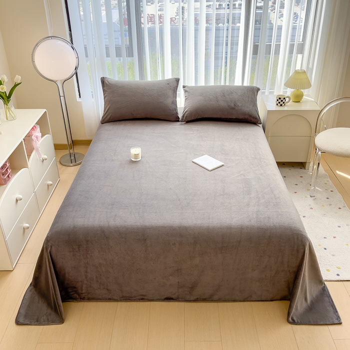 91家纺网 家纺一手货源 找家纺 丽美人家纺 2025秋冬新款牛奶绒纯色单床单 抹茶灰