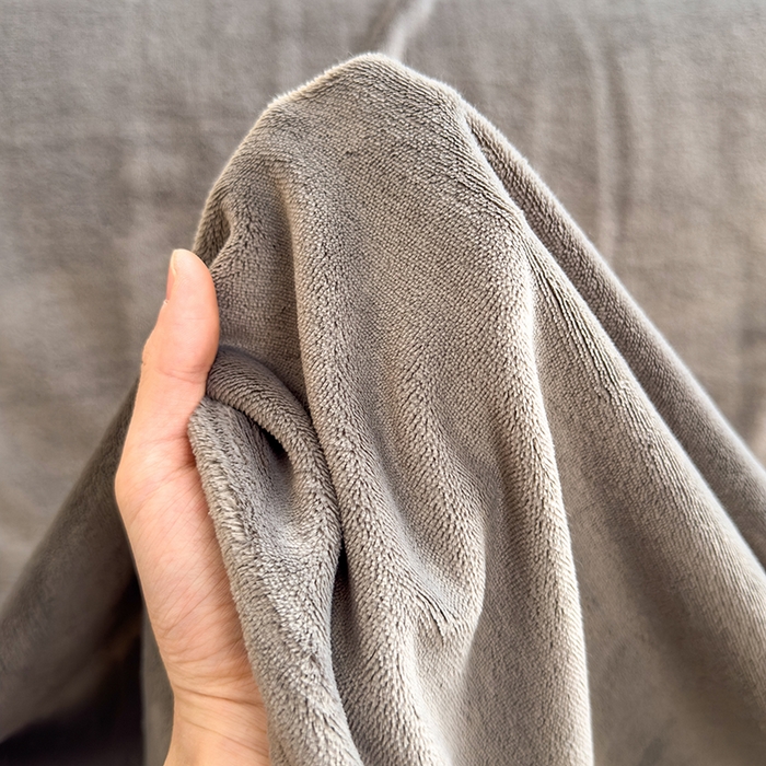 91家纺网 家纺一手货源 找家纺 丽美人家纺 2025秋冬新款牛奶绒纯色单床单 抹茶灰