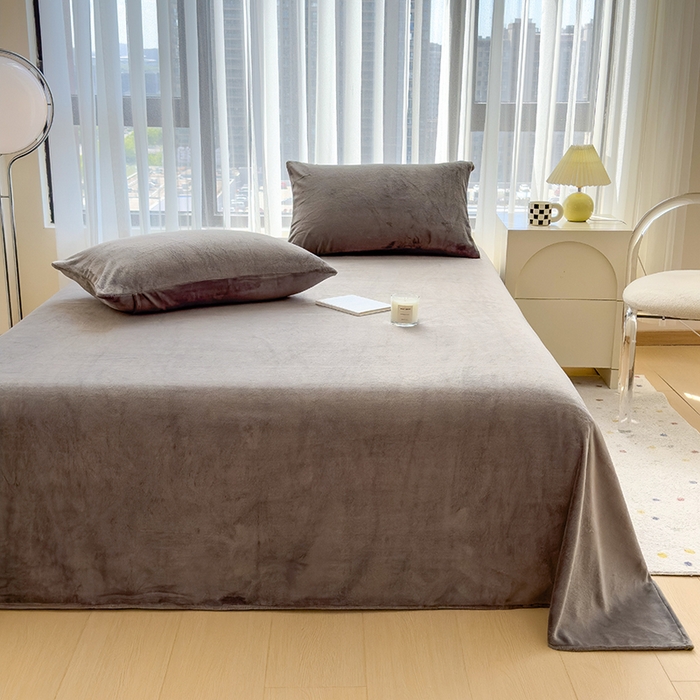 91家纺网 家纺一手货源 找家纺 丽美人家纺 2025秋冬新款牛奶绒纯色单床单 抹茶灰