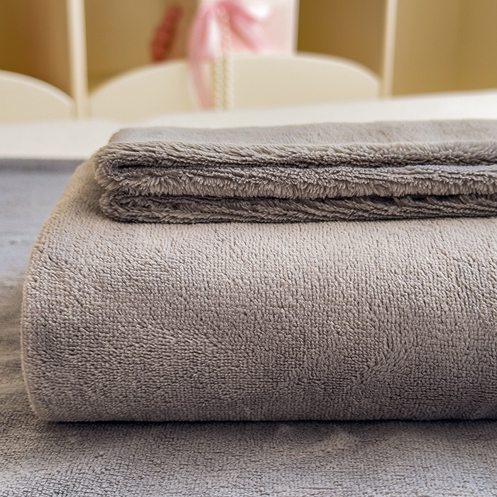 91家纺网 家纺一手货源 找家纺 丽美人家纺 2025秋冬新款牛奶绒纯色单床单 抹茶灰