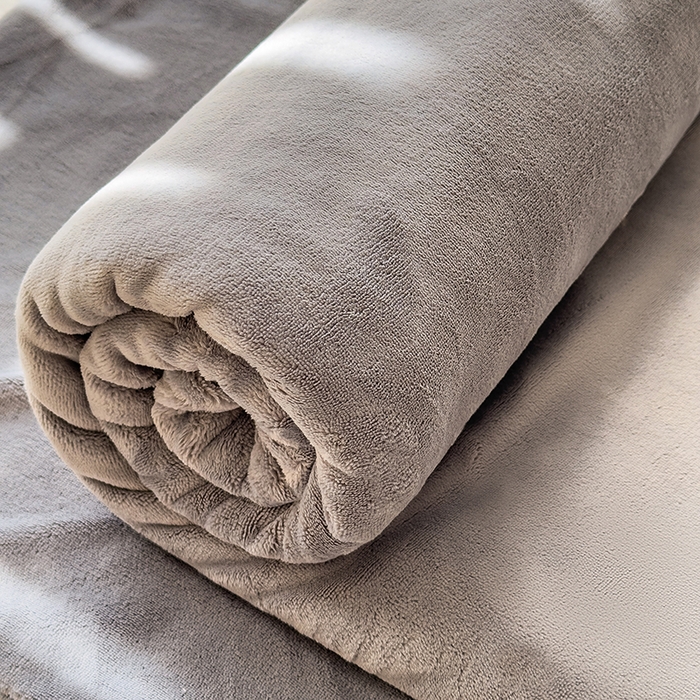 91家纺网 家纺一手货源 找家纺 丽美人家纺 2025秋冬新款牛奶绒纯色单床单 抹茶灰