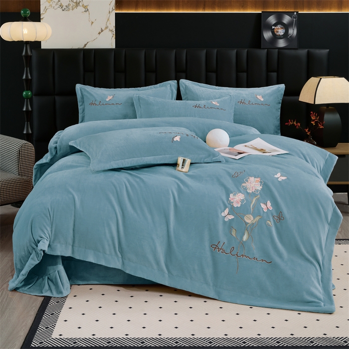 91家纺网 家纺一手货源 找家纺 （总）畅畅家纺 2025新款冬季9斤260克全消光全工艺宽边绣花慕斯绒四件套-几粒系列