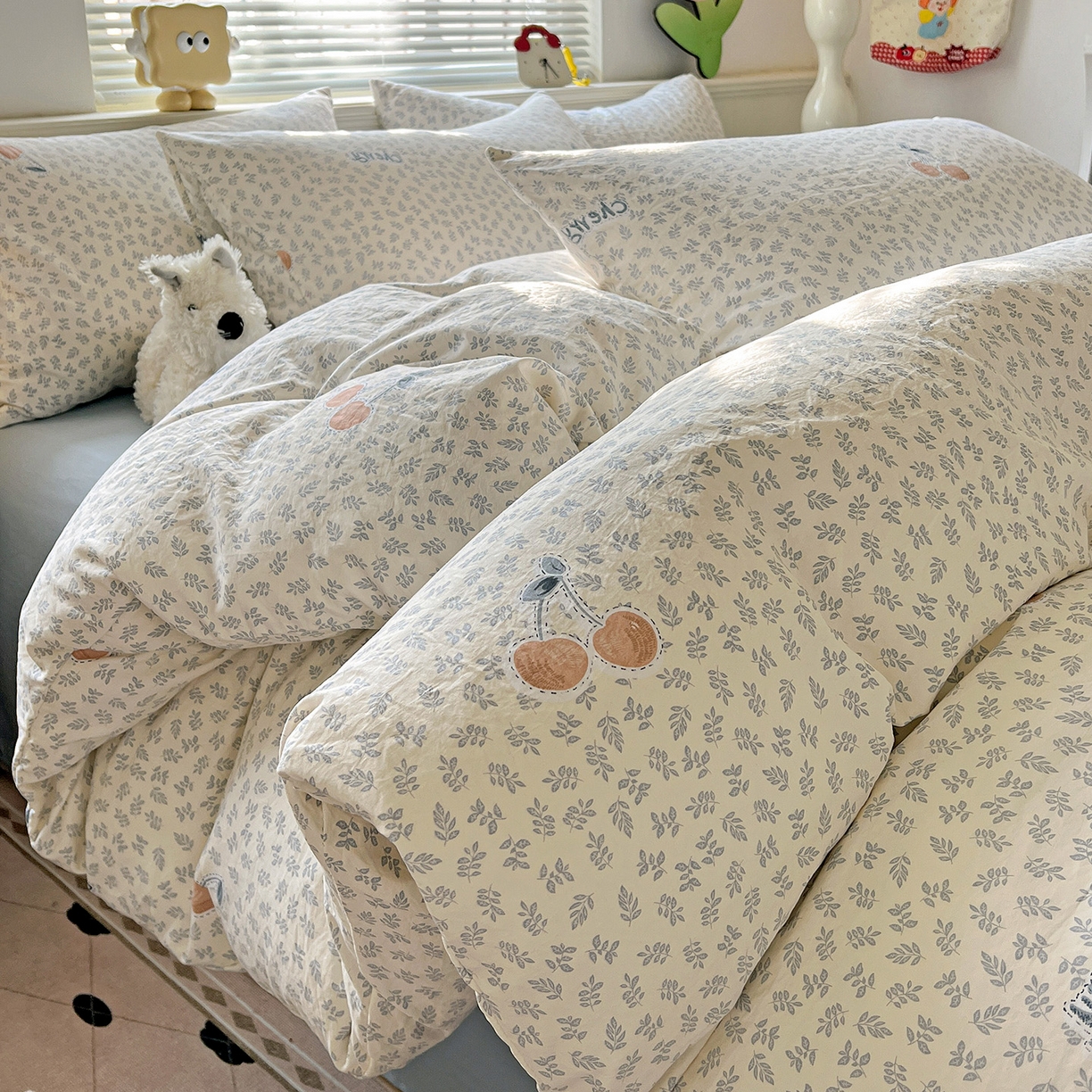 91家纺网 家纺一手货源 找家纺 优选 2025新款加厚爆款小布袋韩国古法水洗棉床单学生三件套床笠款四件套 蓝叶樱语