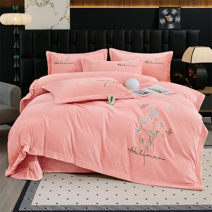 91家纺网 家纺一手货源 找家纺 （总）畅畅家纺 2025新款冬季9斤260克全消光全工艺宽边绣花慕斯绒四件套-几粒系列