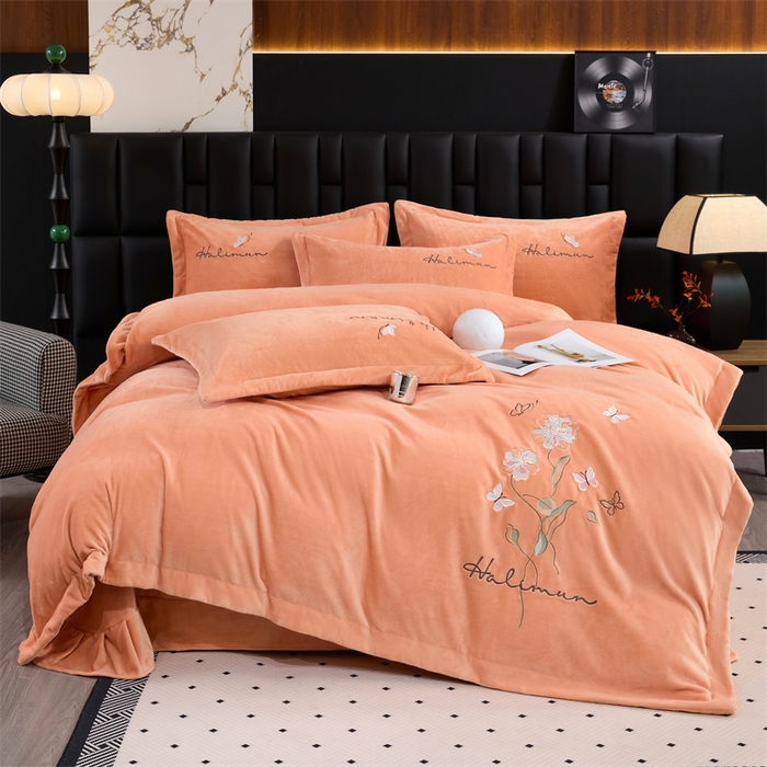 91家纺网 家纺一手货源 找家纺 畅畅家纺 2025新款冬季9斤260克全消光全工艺宽边绣花慕斯绒四件套-几粒系列 几粒-橙色