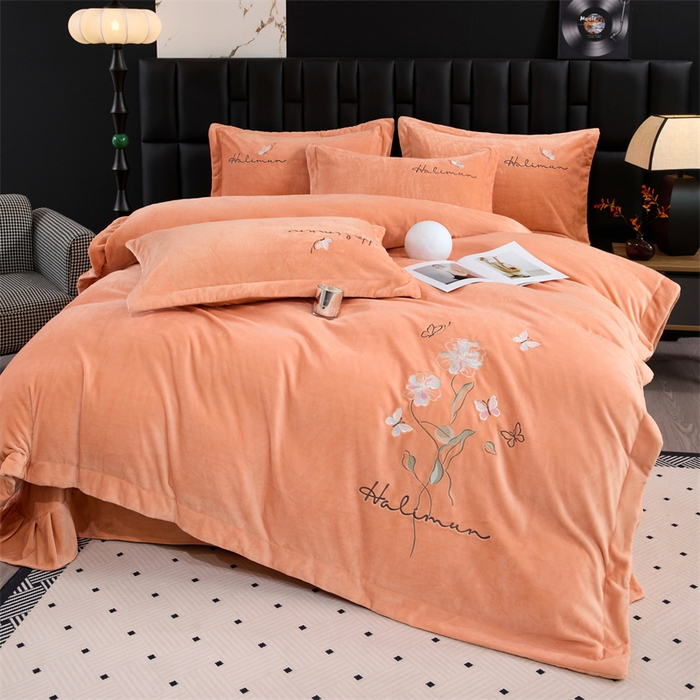 91家纺网 家纺一手货源 找家纺 畅畅家纺 2025新款冬季9斤260克全消光全工艺宽边绣花慕斯绒四件套-几粒系列 几粒-橙色