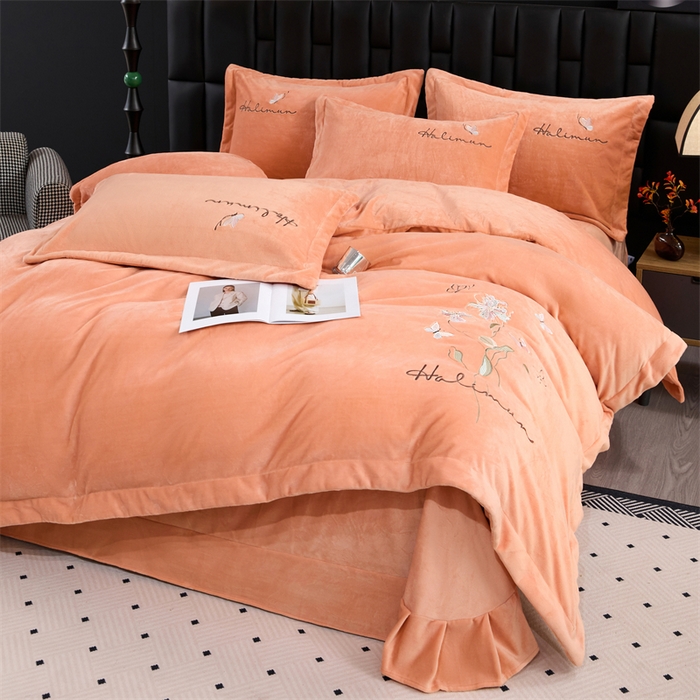 91家纺网 家纺一手货源 找家纺 畅畅家纺 2025新款冬季9斤260克全消光全工艺宽边绣花慕斯绒四件套-几粒系列 几粒-橙色