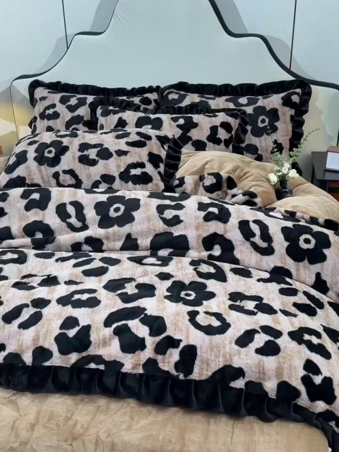 91家纺网 家纺一手货源 找家纺 （总）畅畅家纺 2025新款冬季9斤重加厚皮草绒兔毛绒轻奢赫本风牛奶绒花边四件套