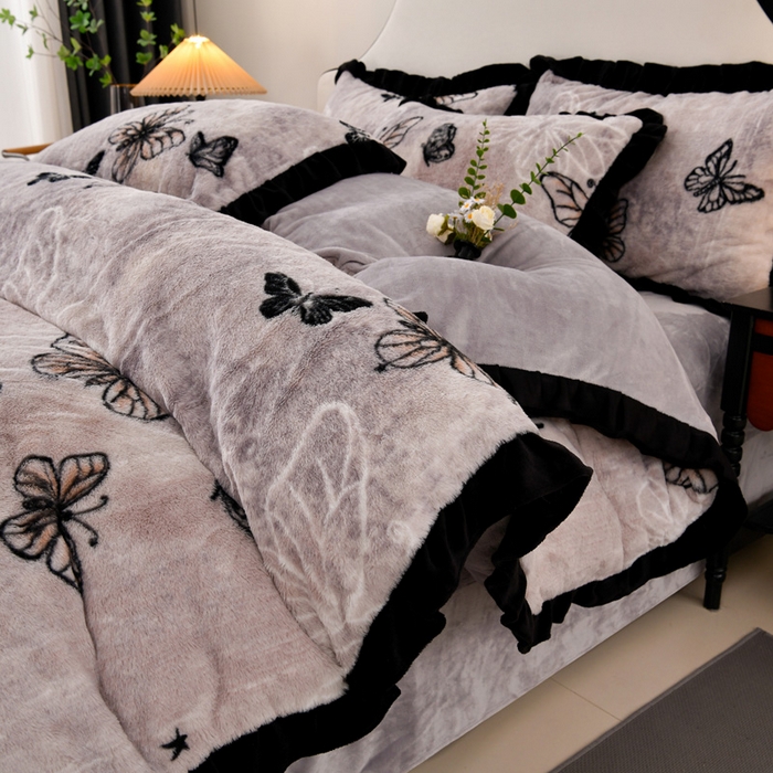 91家纺网 家纺一手货源 找家纺 畅畅家纺 2025新款冬季9斤重加厚皮草绒兔毛绒轻奢赫本风牛奶绒花边四件套 轻奢-蝴蝶