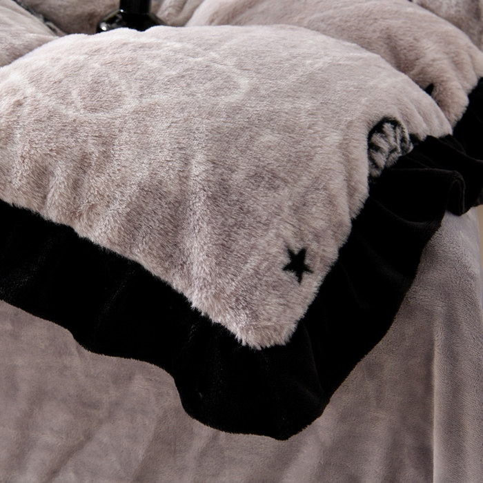 91家纺网 家纺一手货源 找家纺 畅畅家纺 2025新款冬季9斤重加厚皮草绒兔毛绒轻奢赫本风牛奶绒花边四件套 轻奢-蝴蝶