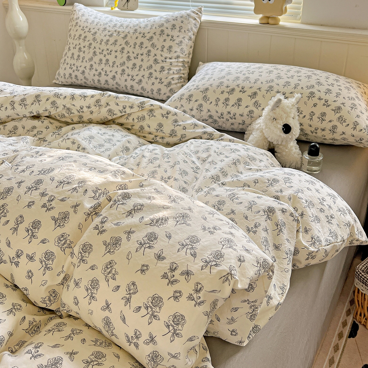 91家纺网 家纺一手货源 找家纺 优选 2025新款加厚爆款小布袋韩国古法高克重水洗棉床单学生三件套床笠款四件套 线描花集