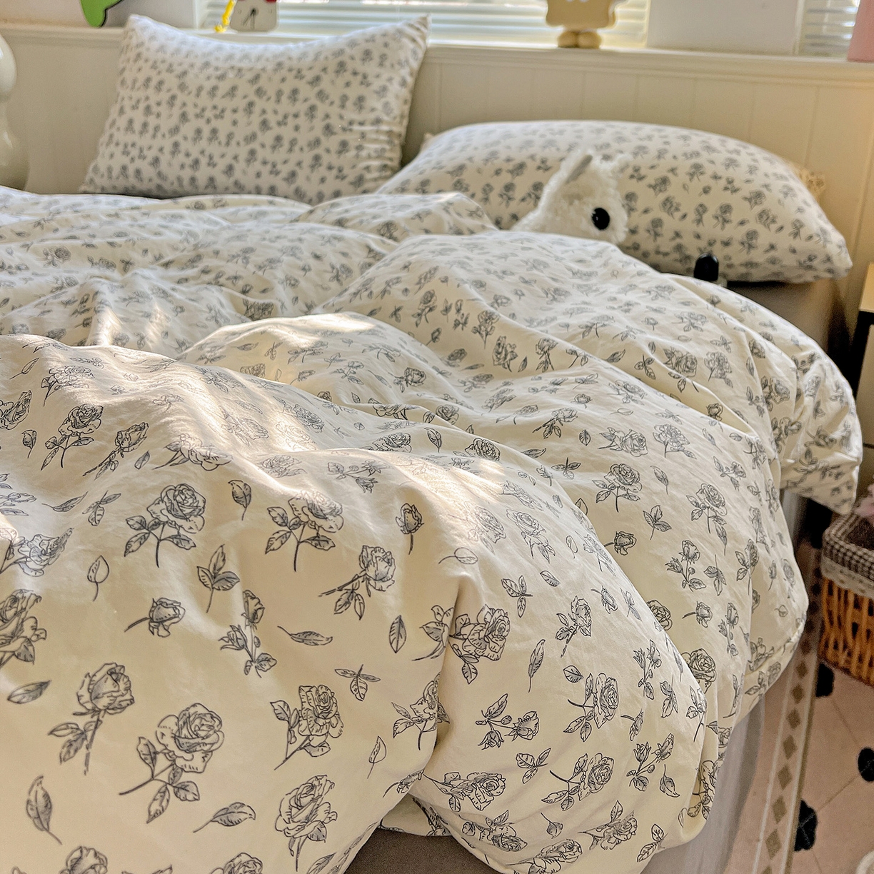 91家纺网 家纺一手货源 找家纺 优选 2025新款加厚爆款小布袋韩国古法高克重水洗棉床单学生三件套床笠款四件套 线描花集