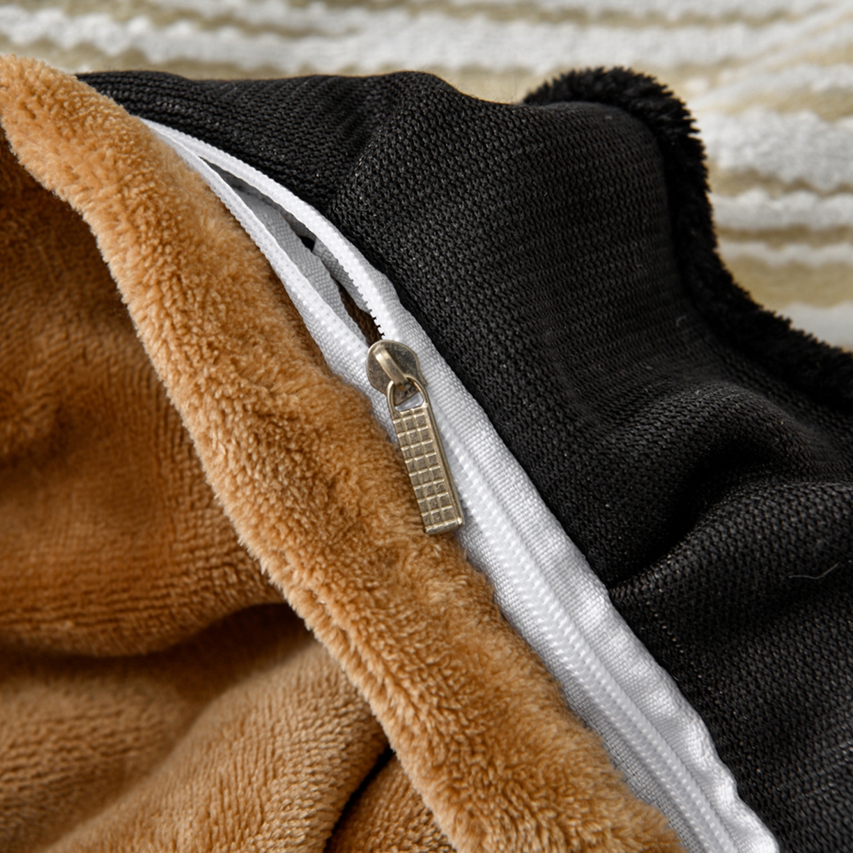 91家纺网 家纺一手货源 找家纺 畅畅家纺 2025新款冬季雕花绒赫本风牛奶绒花边四件套花边蝴蝶系列 蝴蝶-棕