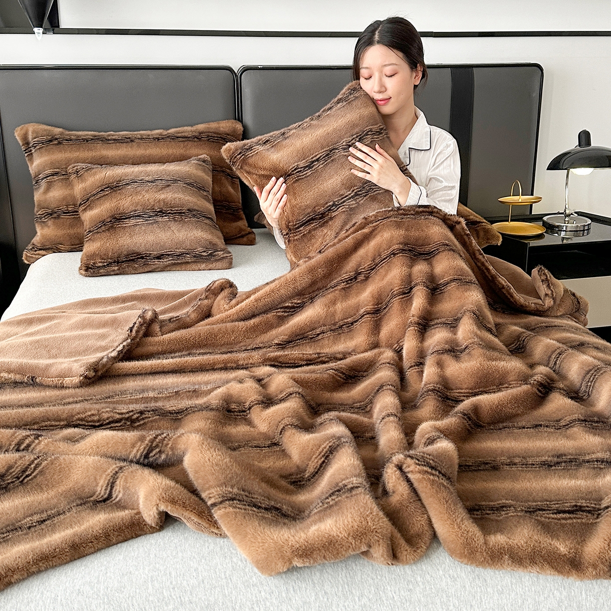 91家纺网 家纺一手货源 找家纺 （总）肖恩毯业 2025新款轻奢大金狐貂绒毯云锦绒毛毯仿裘皮毯加厚保暖高品高质顺滑长毛绒盖毯毯子